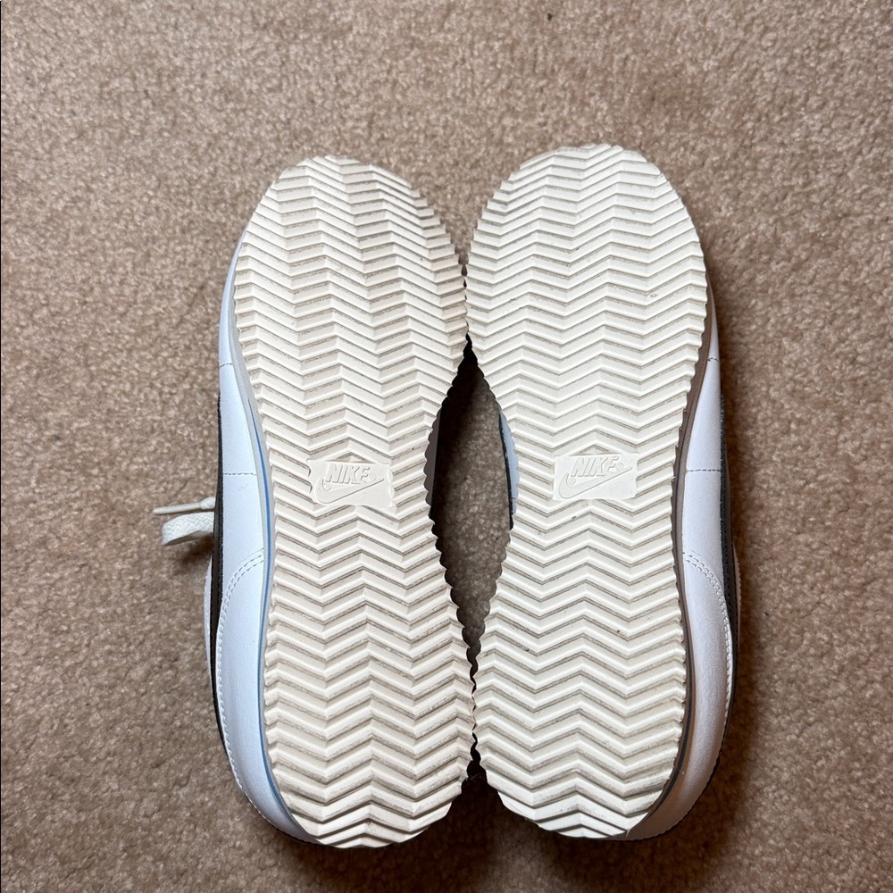 Nike Cortez in White Leather - Picture 8 of 8